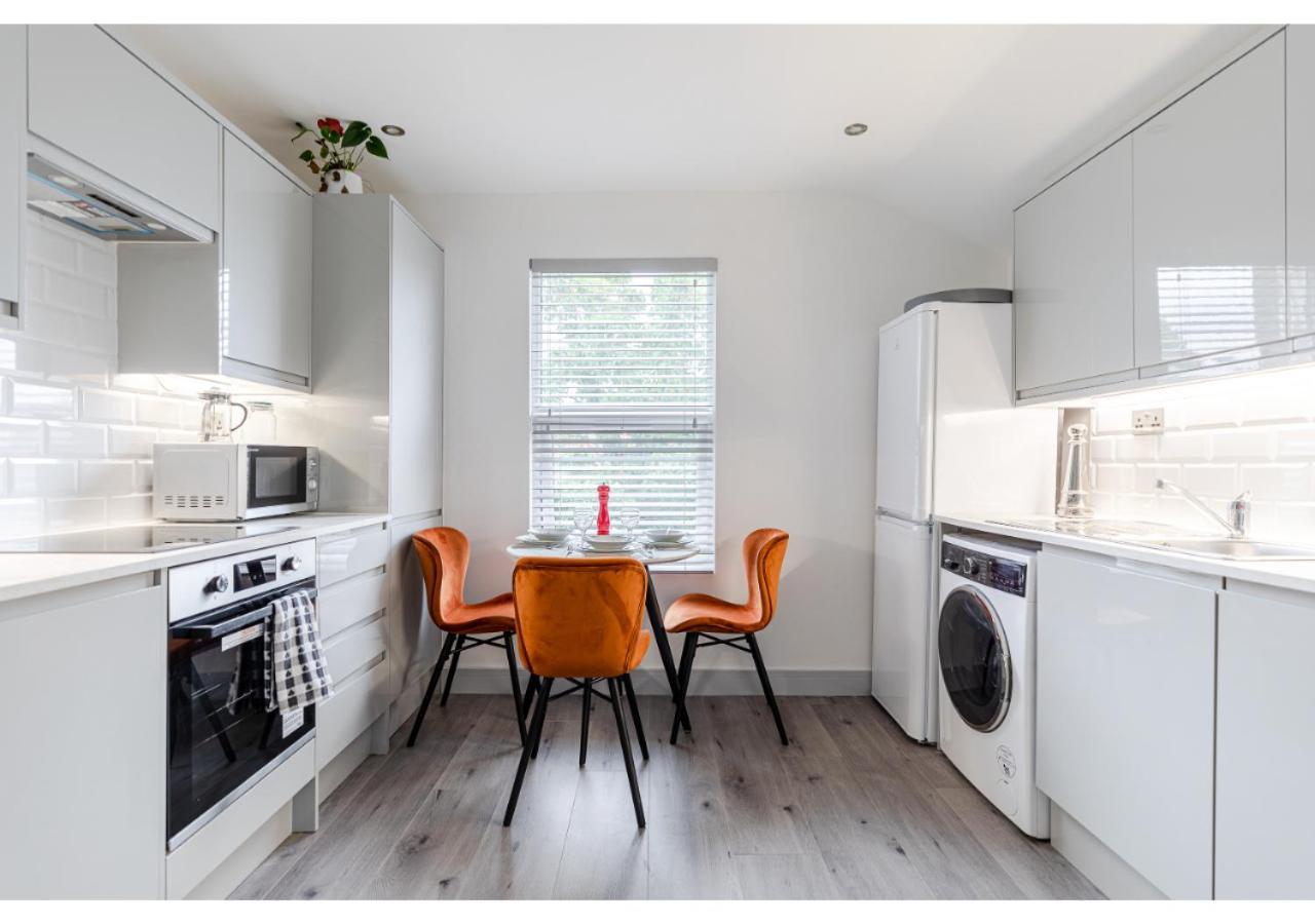 Cozy And Stylish 2 Bedroom Flat In Greater London Exterior foto