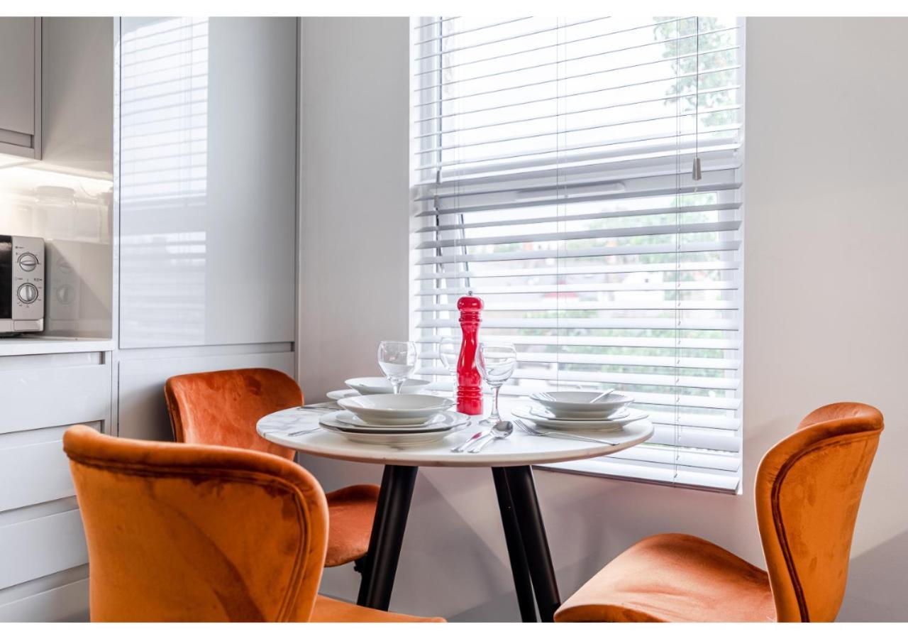 Cozy And Stylish 2 Bedroom Flat In Greater London Exterior foto